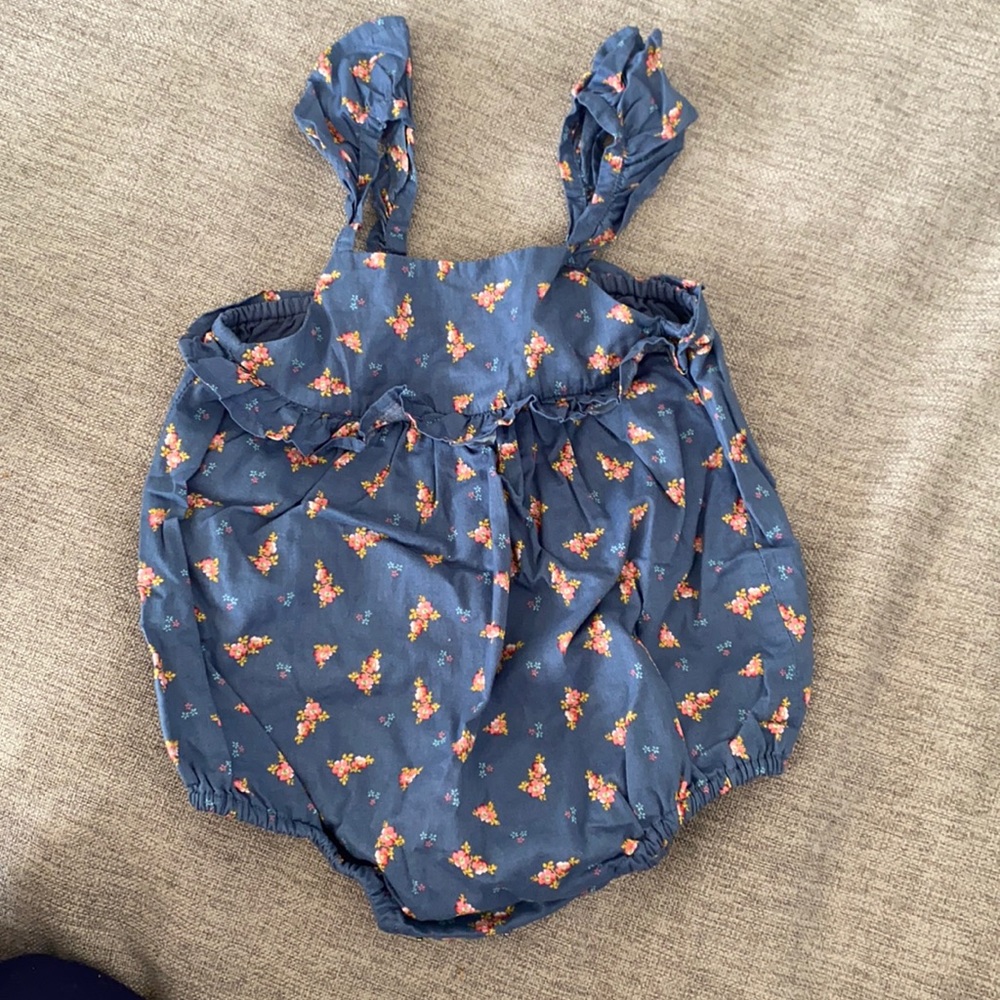 Baby Gap baby girl summer romper in floral print